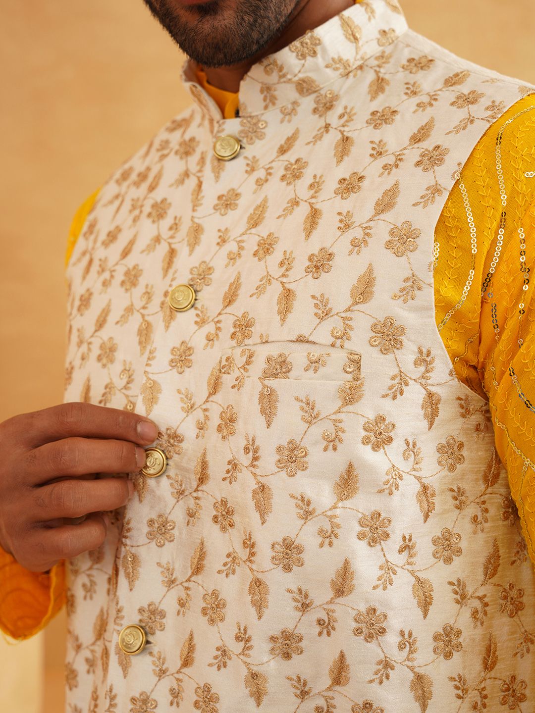 SOJANYA Motif Etnik Bersulam Kurta Kapas Tulen Labuci dengan Jaket Churidar & Nehru