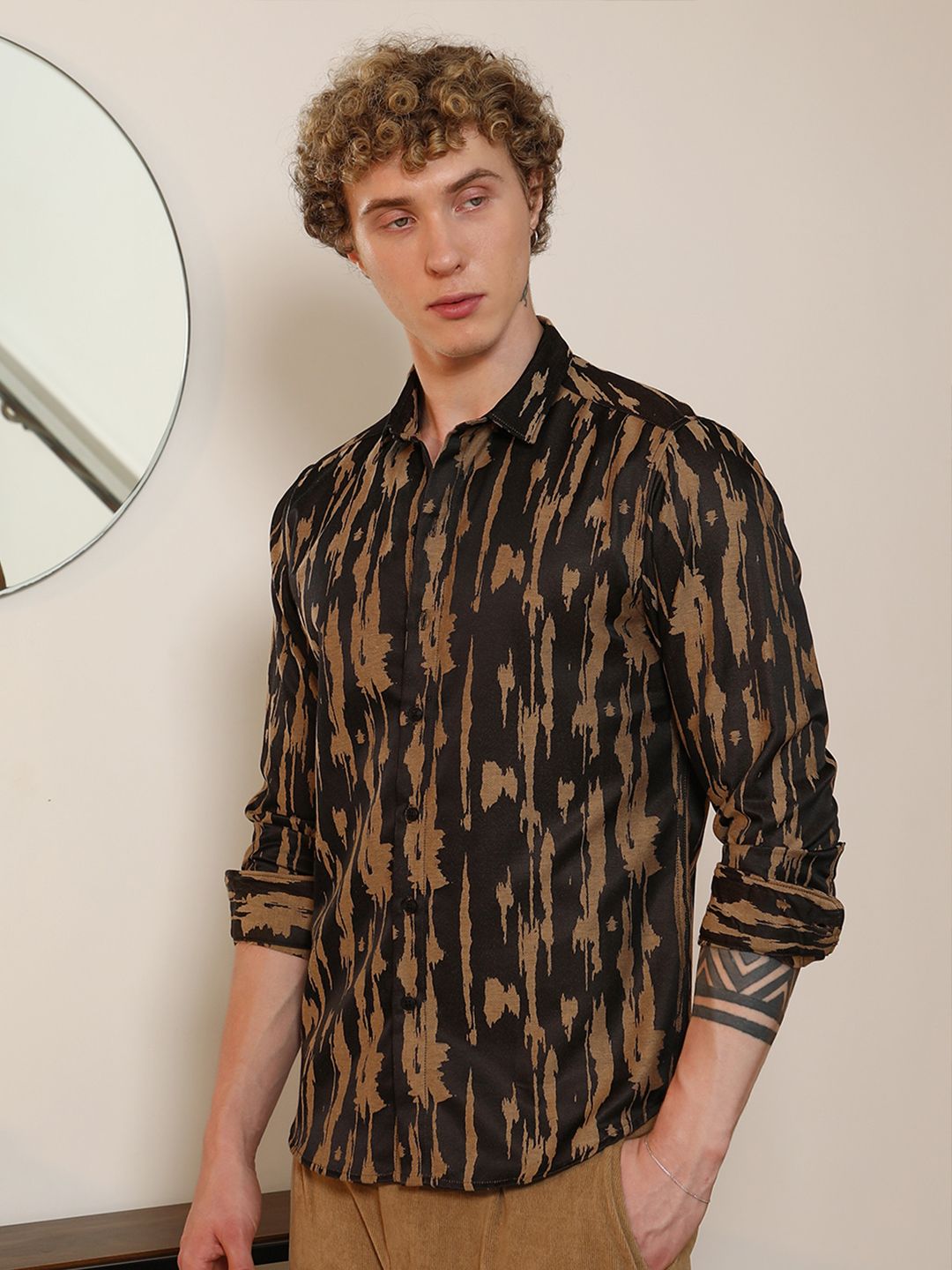 Campus Sutra Men Comfort Fit Abstract Printed Spread Collar Cotton Casual Shirt