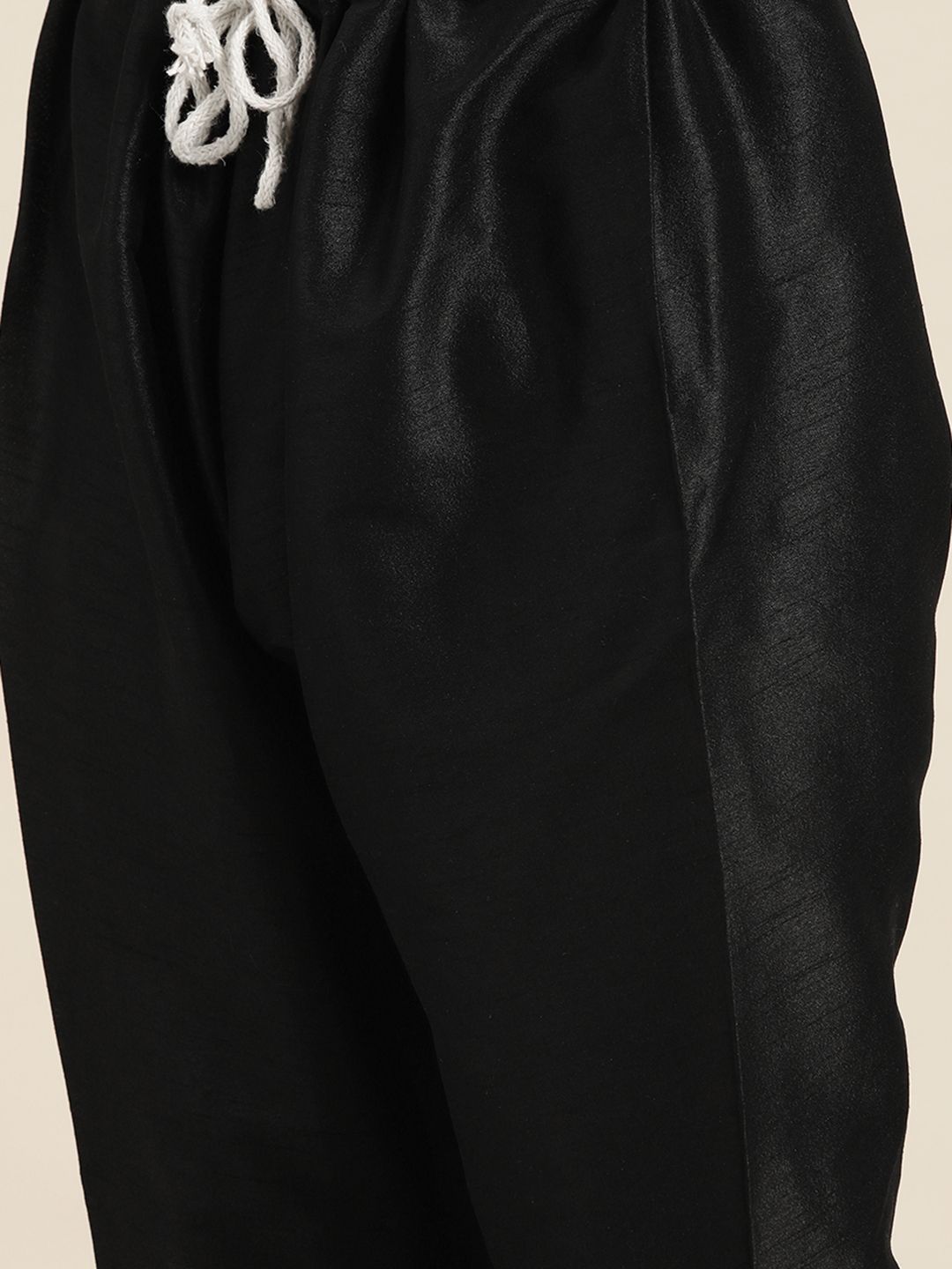 SOJANYA Kurta Hitam Lelaki dengan Churidar dengan Jaket Nehru