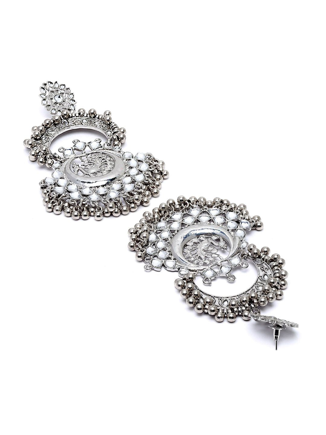 Anting-anting Chandbalis klasik Karatcart Silver & White