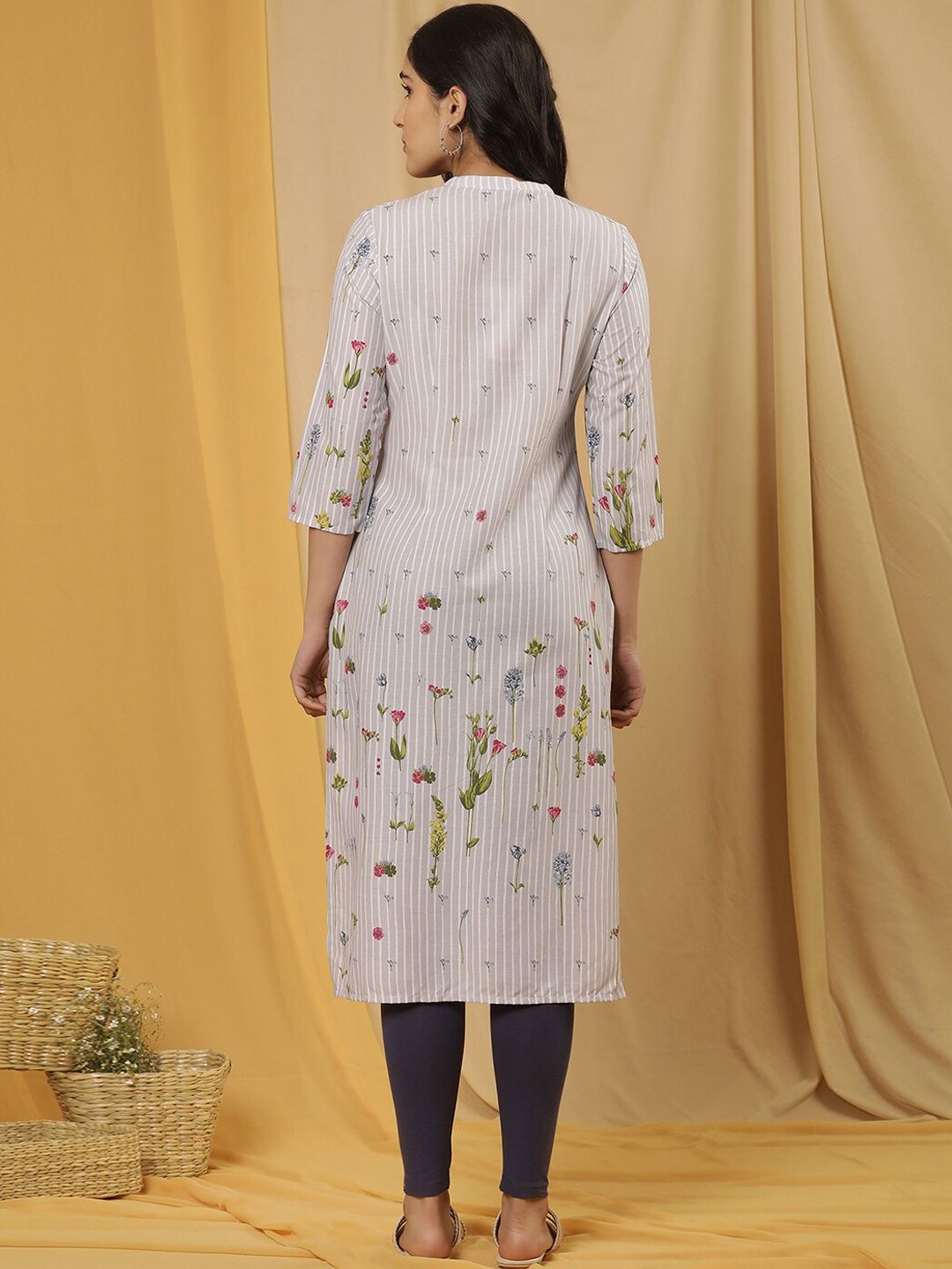 W Floral Printed Regular Kurta