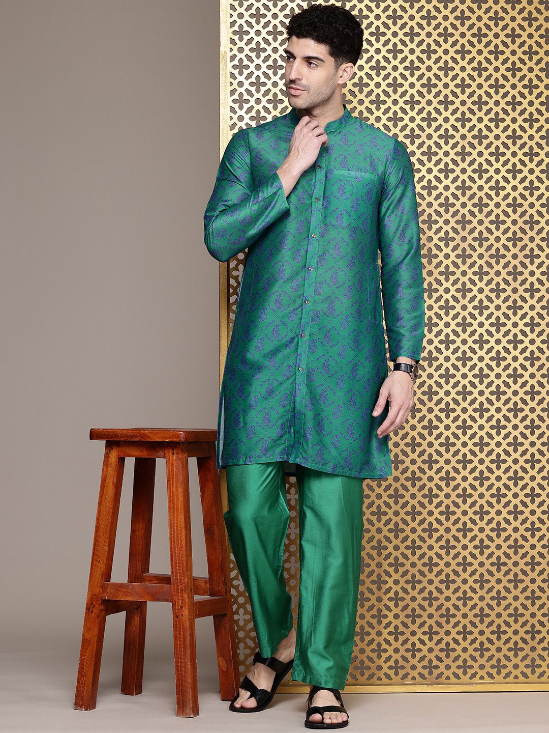 House of Pataudi Floral Printed Mandarin Collar Regular Jashn Kurta with Trousers