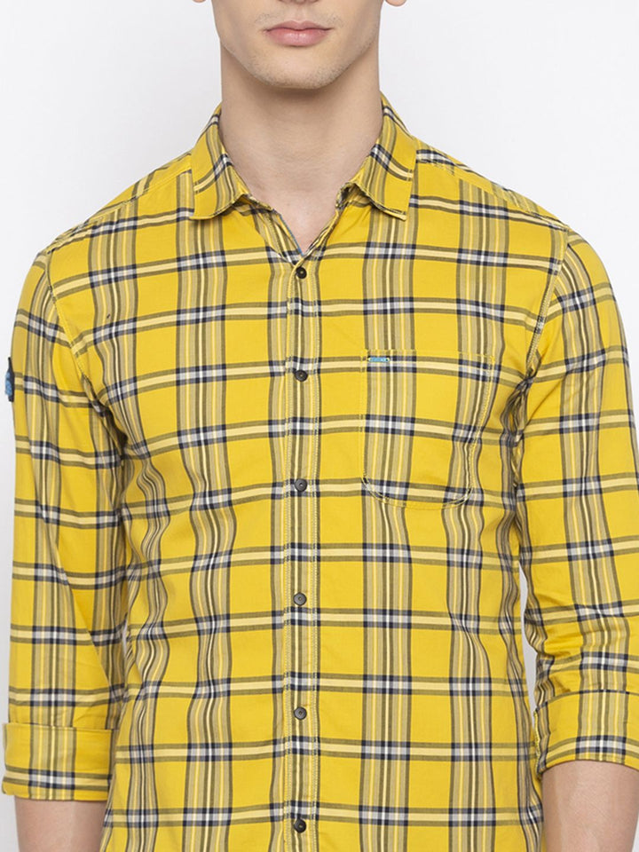 SPYKAR Men Yellow & Black Slim Fit Checked Casual Shirt