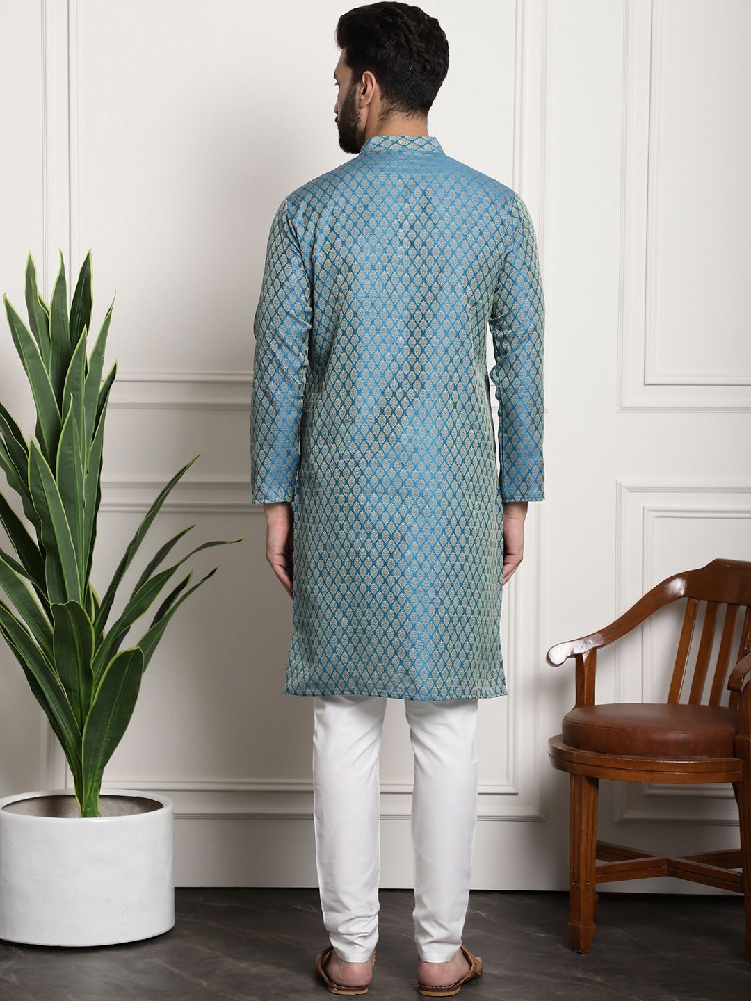 SOJANYA Men Blue & Off-White Woven Design Kurta with Churidar