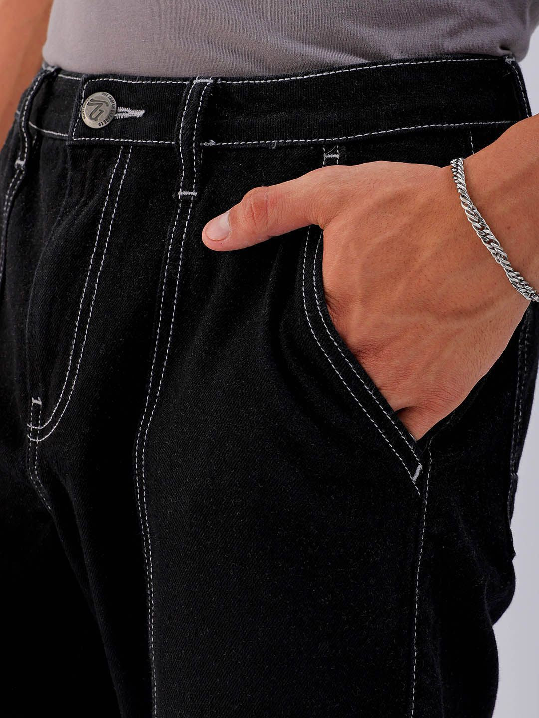 The Indian Garage Co Men Regular Fit Mid-Rise Cargo Jeans
