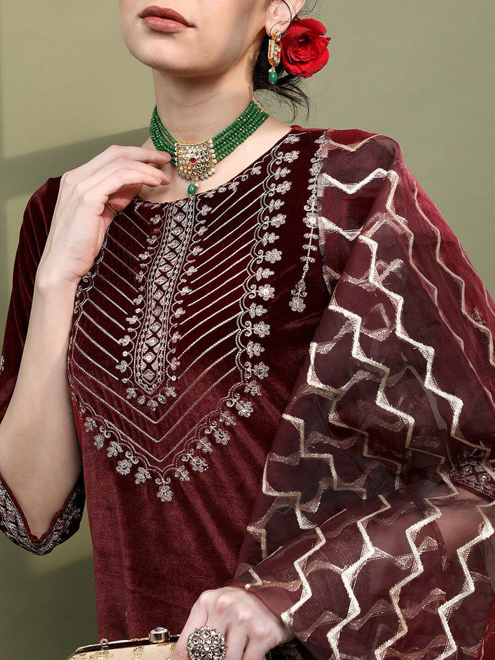 Vishudh Women Floral Embroidered Knitted Velvet Kurta with Trousers & With Dupatta