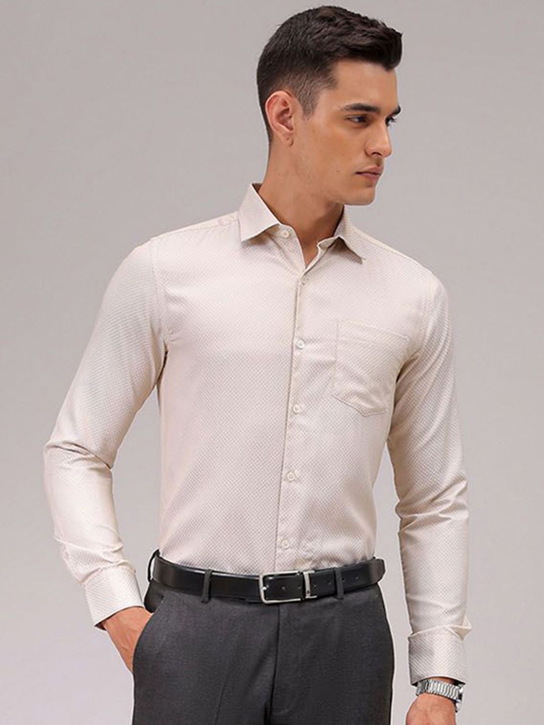 The Indian Garage Co. X Luxe Men Cutaway Collar Solid Slim Fit Formal Shirt