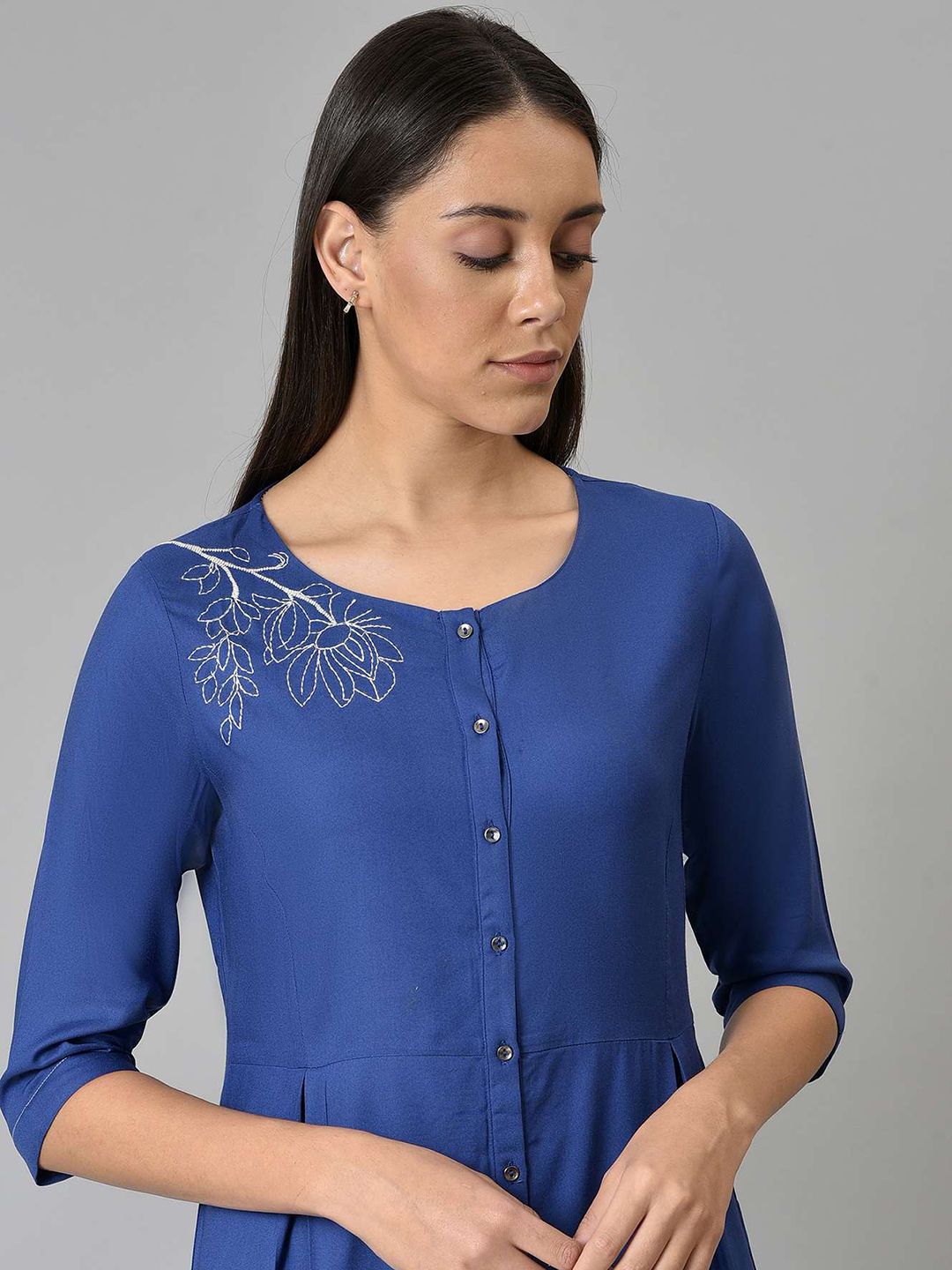 W Women Blue Floral Embroidered Thread Work Floral Printed  Kurta