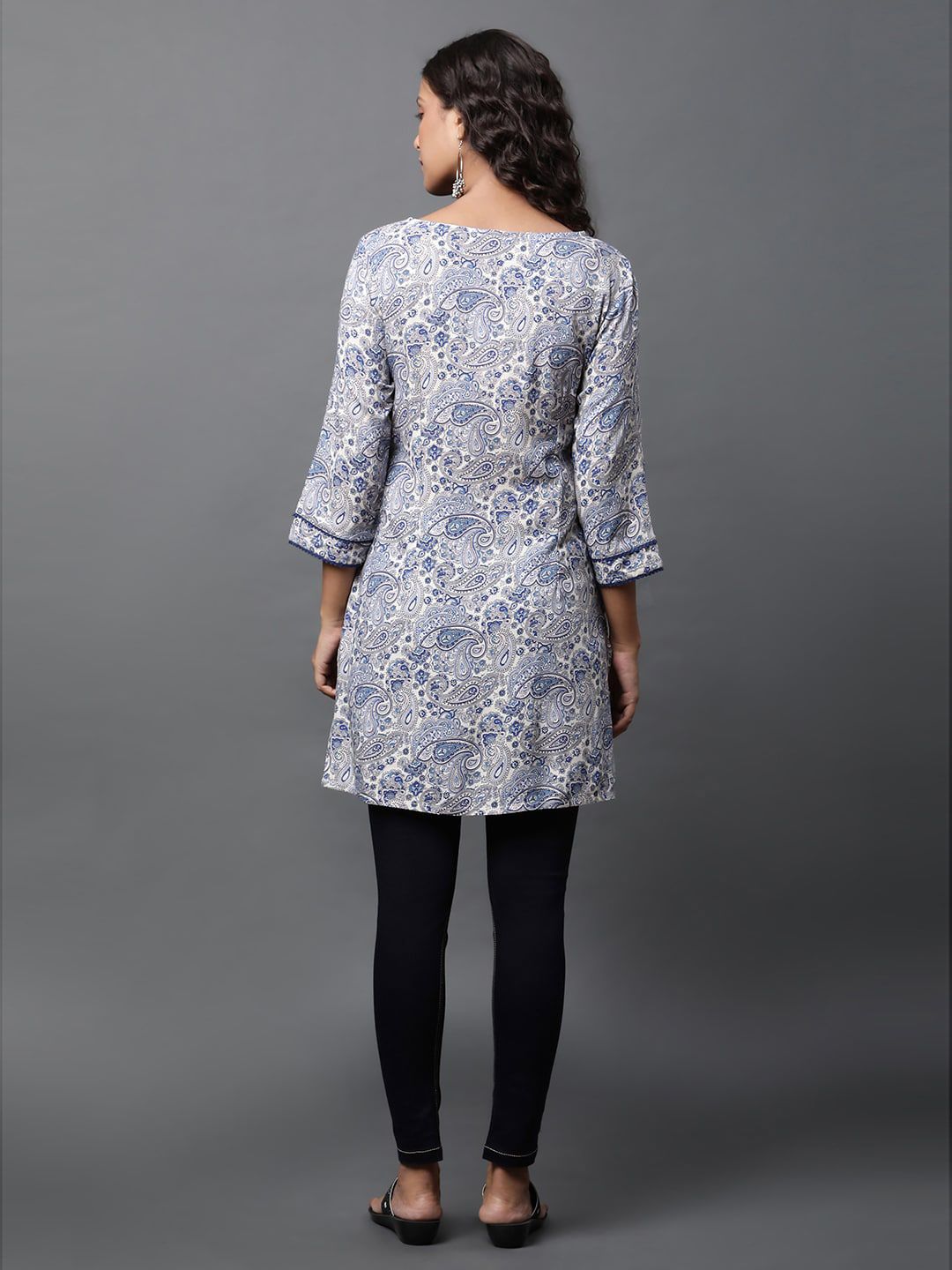 AURELIA Ethnic Motifs Printed Straight Kurti