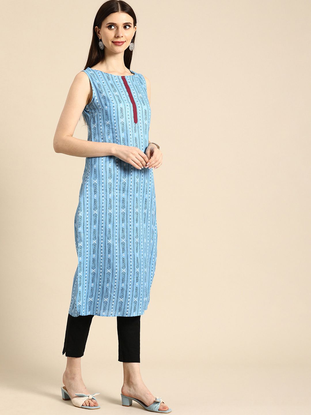 Anouk Women Blue & White Geometric Printed Pure Cotton Sleeveless Kurta