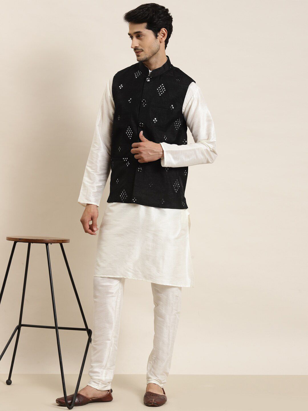 SOJANYA Mandarin Collar Straight Regular Kurta With Churidar & Nehru Jacket