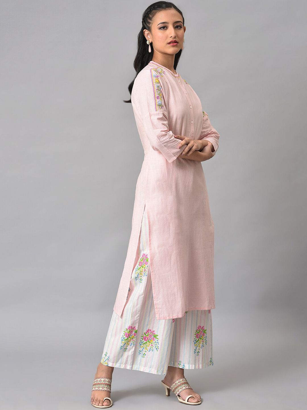 W Women Thread Work Cotton Kurta