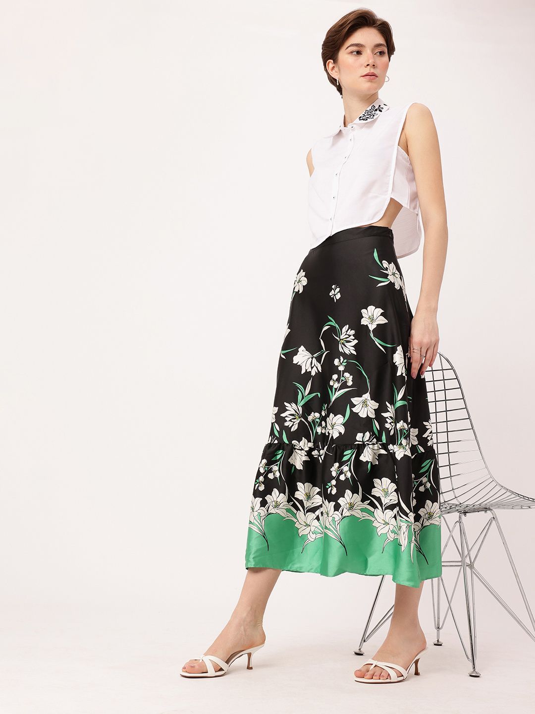 DressBerry Chic Charm Embroidered Sleeveless Crop Shirt