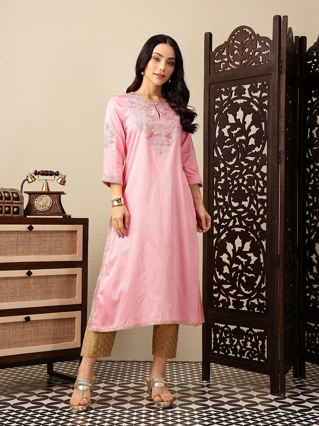 House of Pataudi Floral Yoke Design Keyhole Neck Sequinned Jashn Kurta