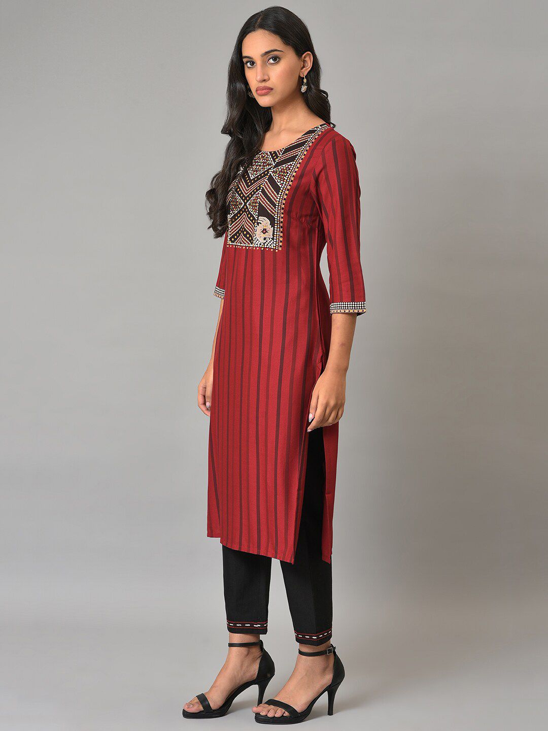 W Women Round Neck Striped Kurta