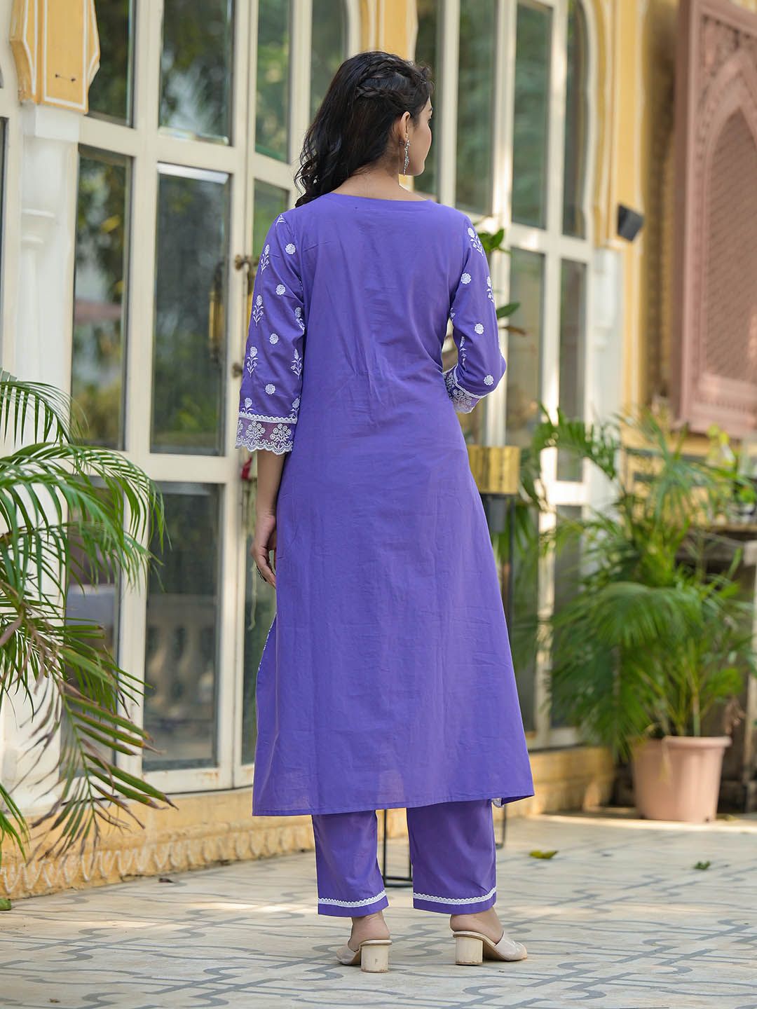 Varanga Floral Cotch Neck Kurta Kapas Tulen Dengan Seluar & Dupatta