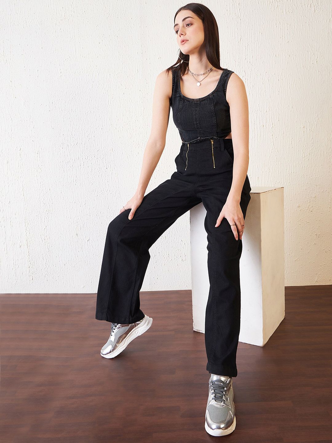 Antheaa Women Black Comfort Relaxed Fit High-Rise Clean Look Stretchable Jeans