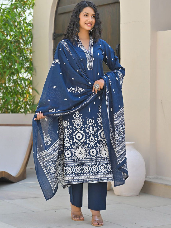 Varanga Women Floral Printed Regular Kurta with Trousers & With Dupatta