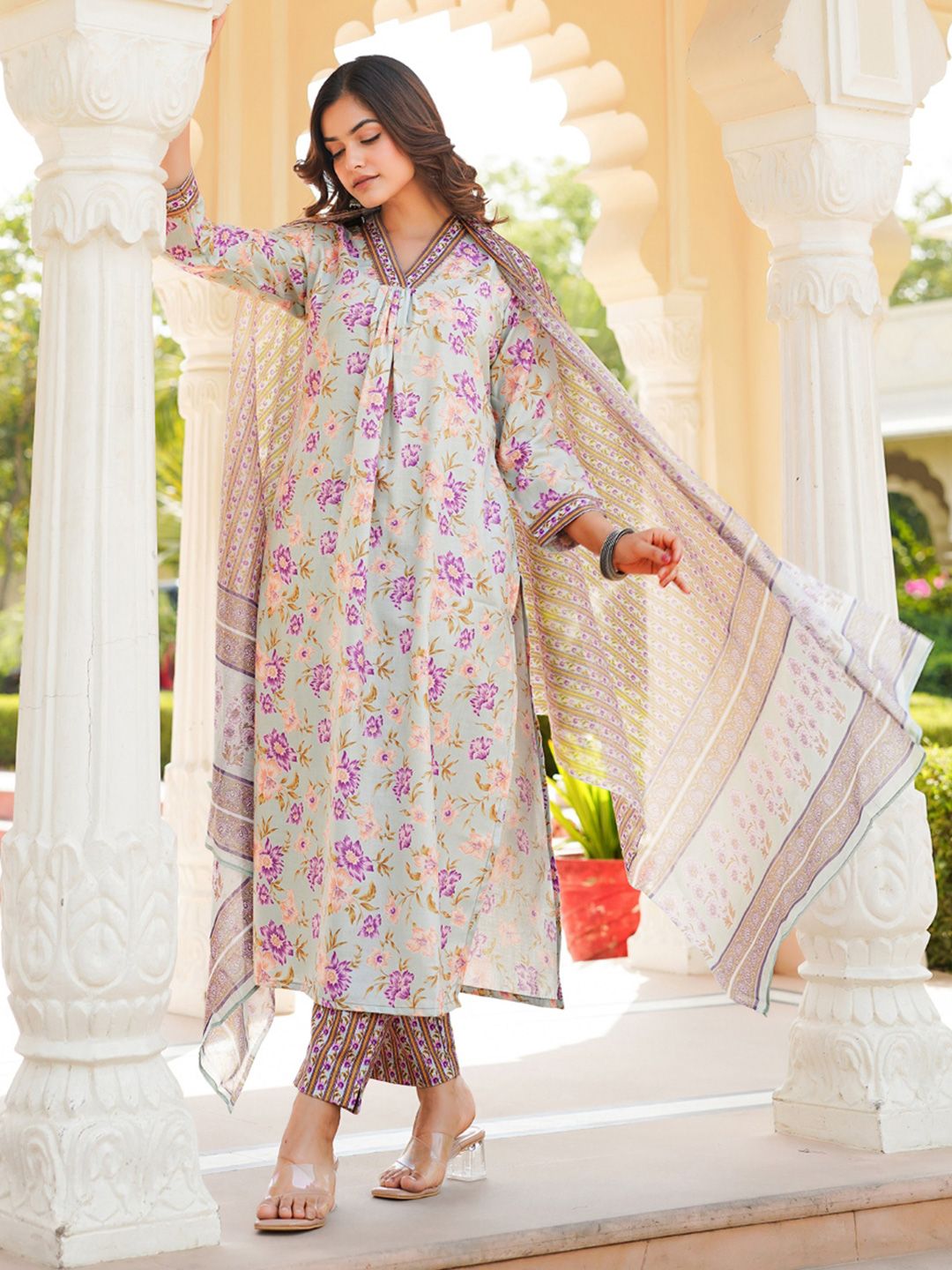 Kalini Floral dicetak lurus kurta dengan seluar dan dupatta