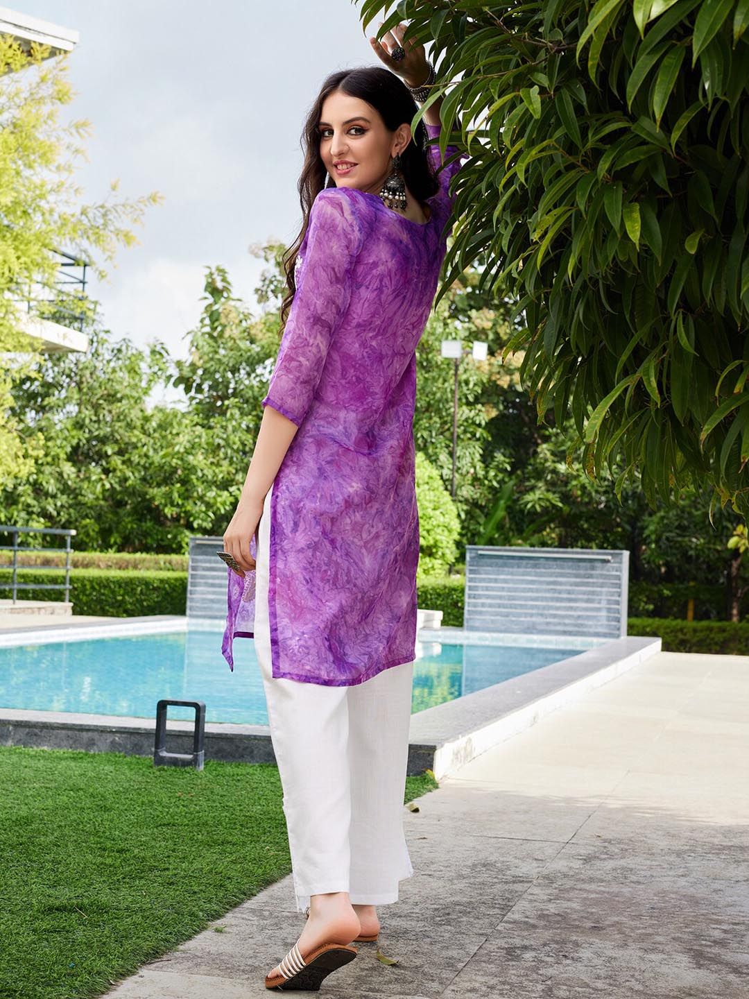 KALINI Ethnic Motifs Embroidered Thread Work Georgette Straight Kurta