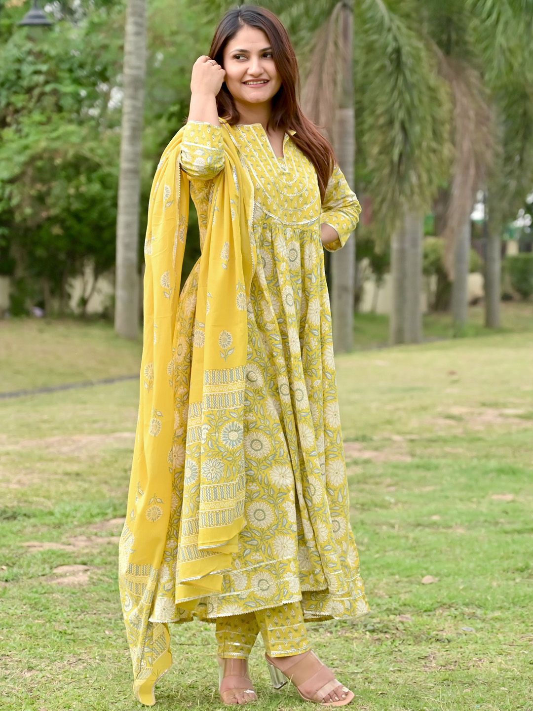 Libas Women Floral Printed Gotta Patti Pure Cotton Kurta With Trousers & With Dupatta