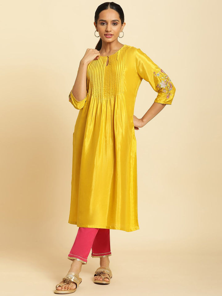 W  Keyhole Neck Thread Work Pleated A-Line Kurta