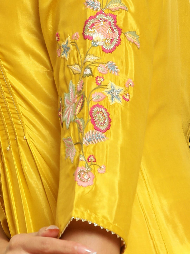 W  Keyhole Neck Thread Work Pleated A-Line Kurta