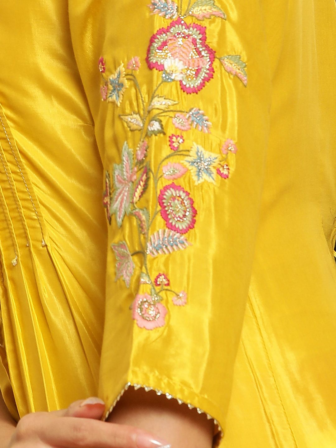 W  Keyhole Neck Thread Work Pleated A-Line Kurta