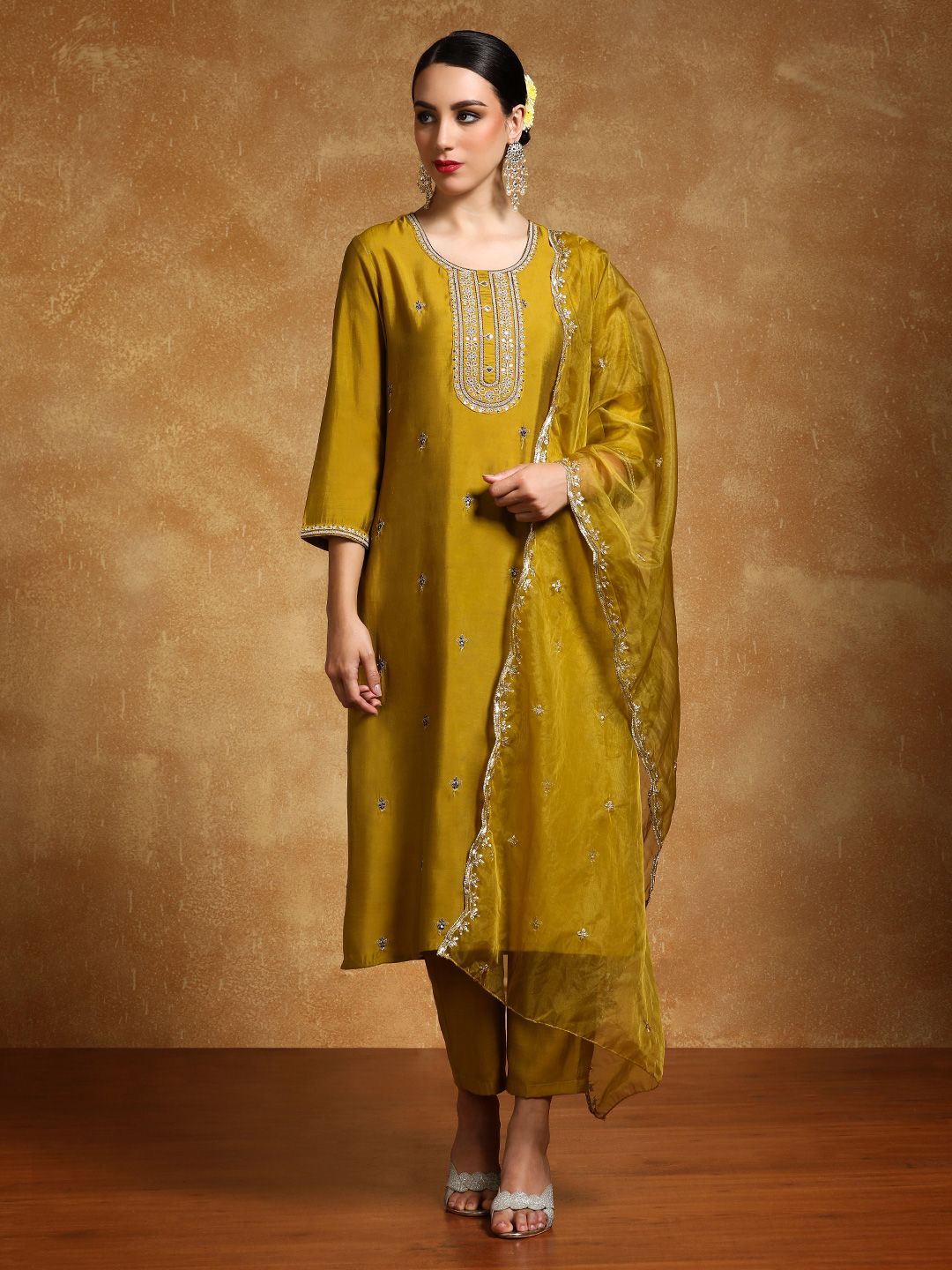 Varanga Floral Embroidered Zari Straight Kurta With Trousers And Dupatta
