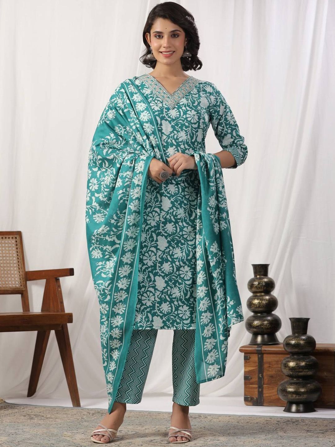 Varanga Women Floral Printed Regular Kurta with Trousers & With Dupatta