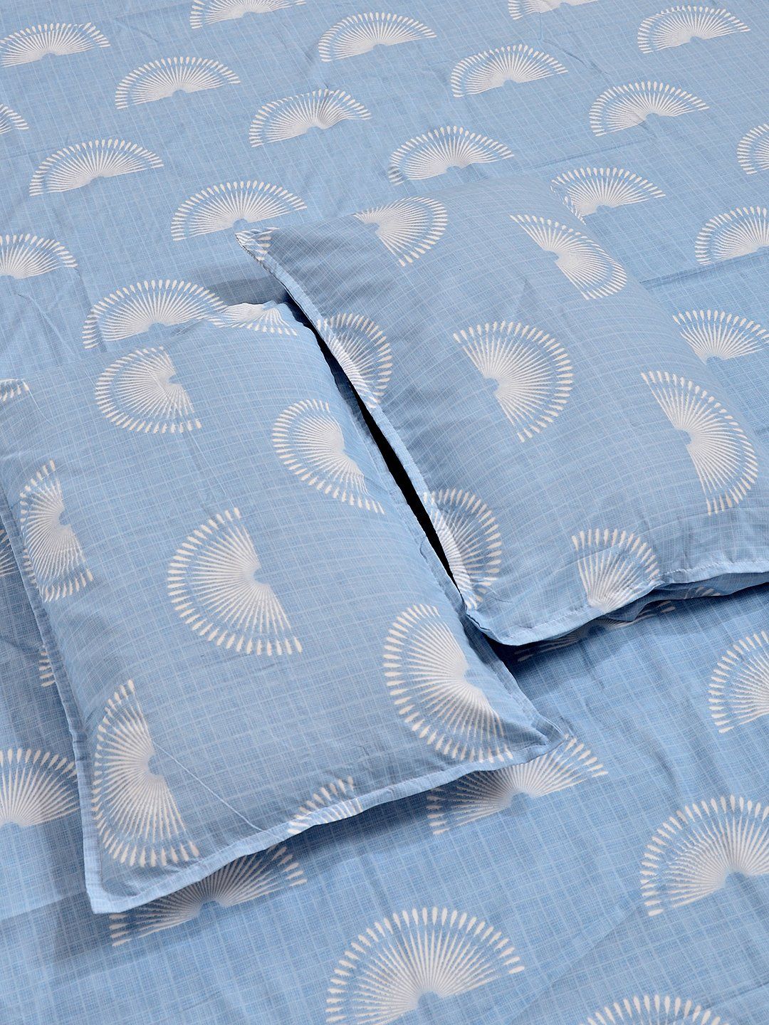 Myntra Elegant Homes Blue & White Geometric 300 TC King Bedsheet with 2 Pillow Covers