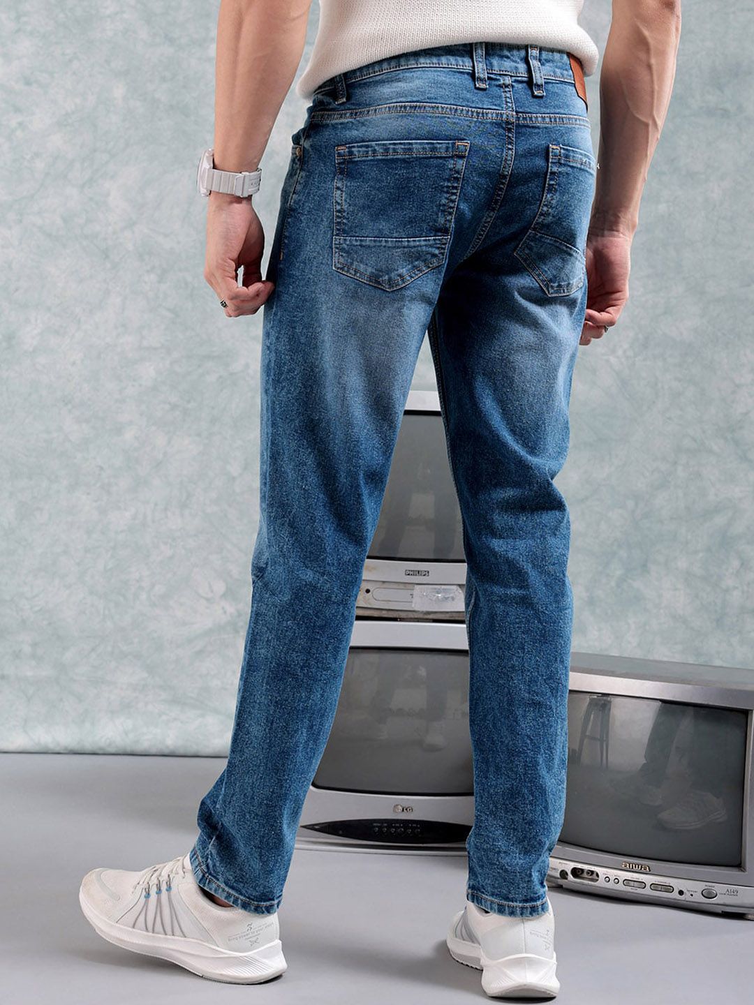 The Indian Garage Co Men Slim Fit Mildly Distressed Light Fade Jeans