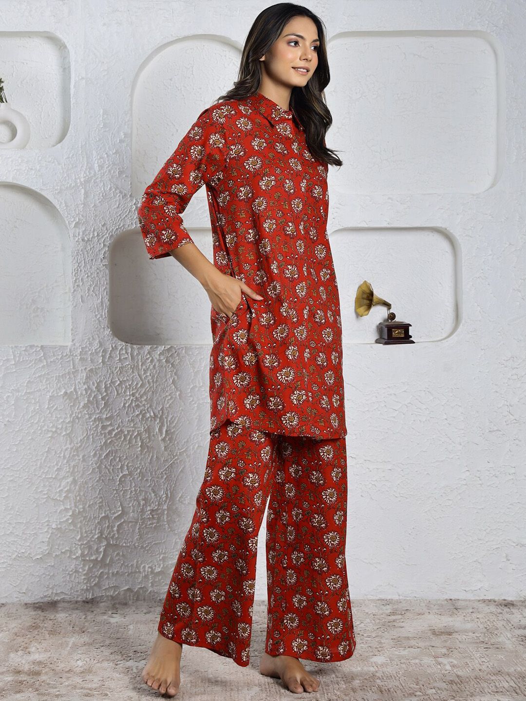 SANSKRUTIHOMES Red & White Floral Printed Pure Cotton Night Suit
