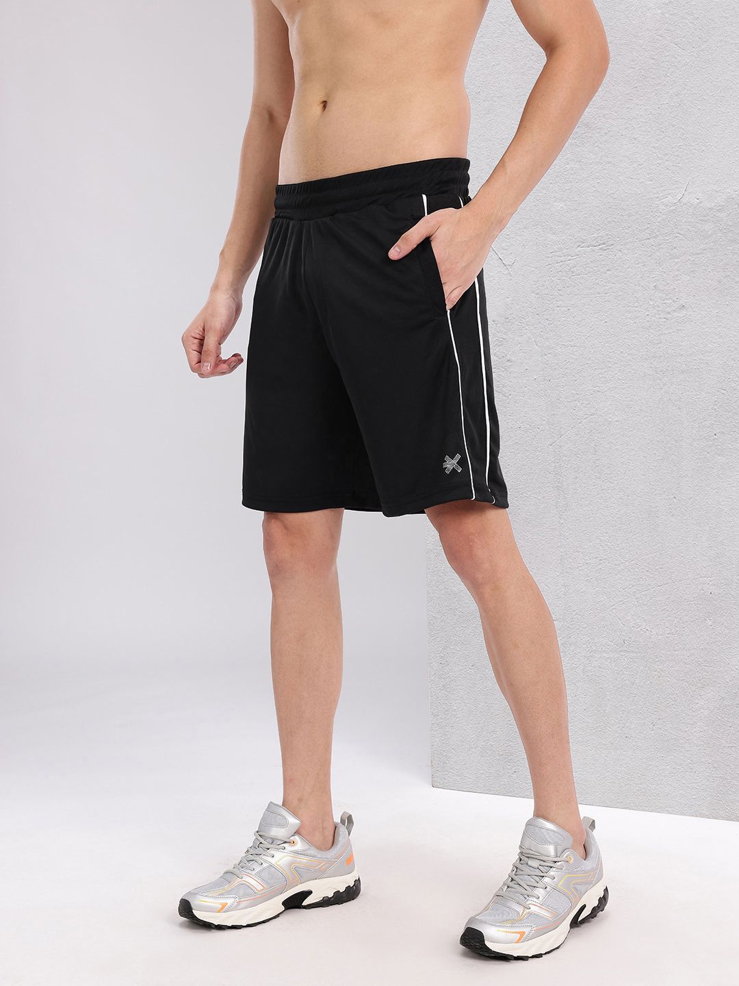 HRX by Hrithik Roshan Men Mid-Rise Training Shorts with Contrast Piping