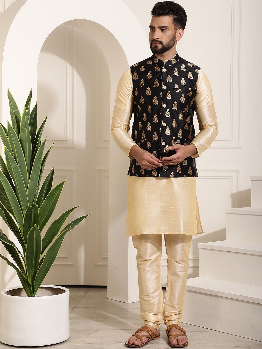 SOJANYA Men Kurta with Churidar & Ethnic Motifs Embroidered Nehru Jacket