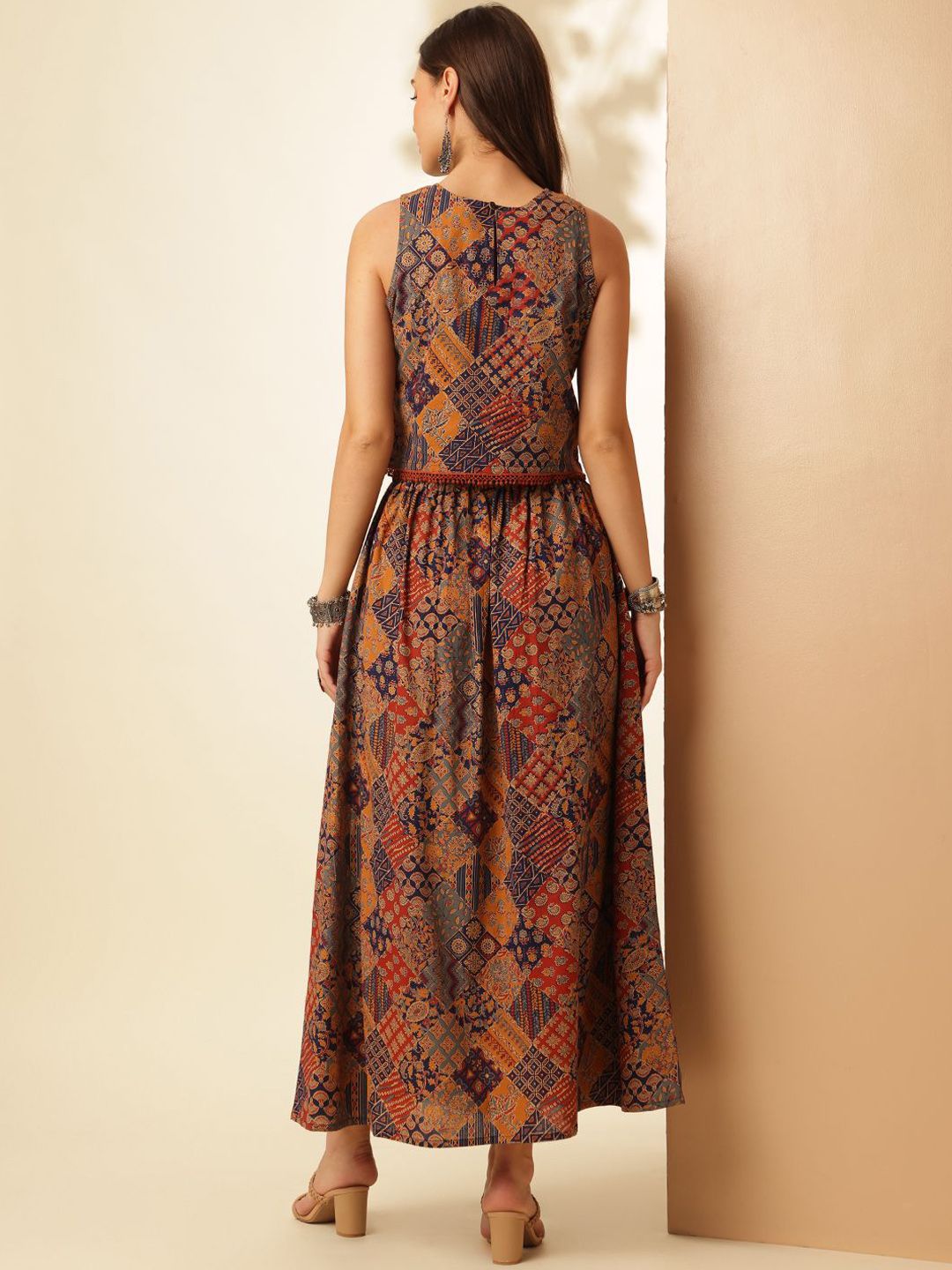 Anouk Maroon Geometric Printed Boat Neck Sleeveless  Pure Cotton Crop Top With Slit Skirt