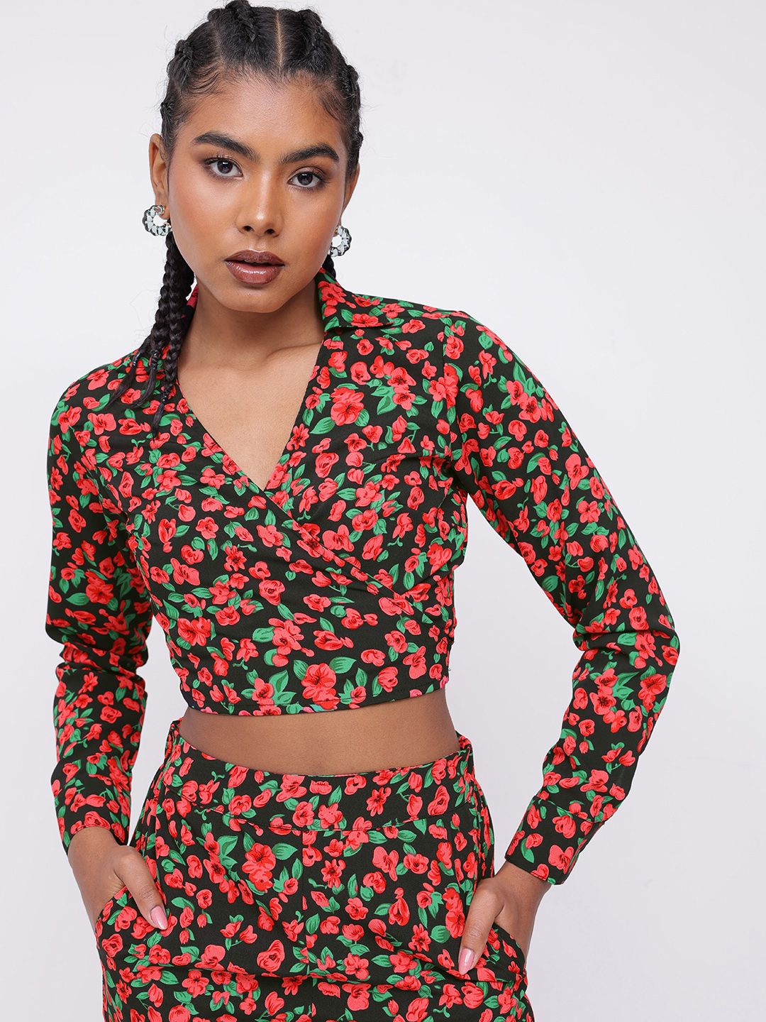 DressBerry Flirtatious Charm Florals Tie-up Wrap Style Crop Top