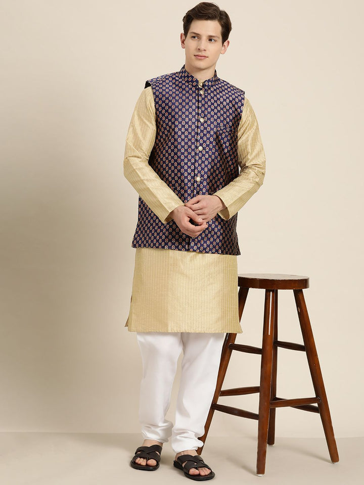 SOJANYA Lelaki Beige Striped Thread Work Straight Kurta Churidar dengan Tenunan Jaket Nehru