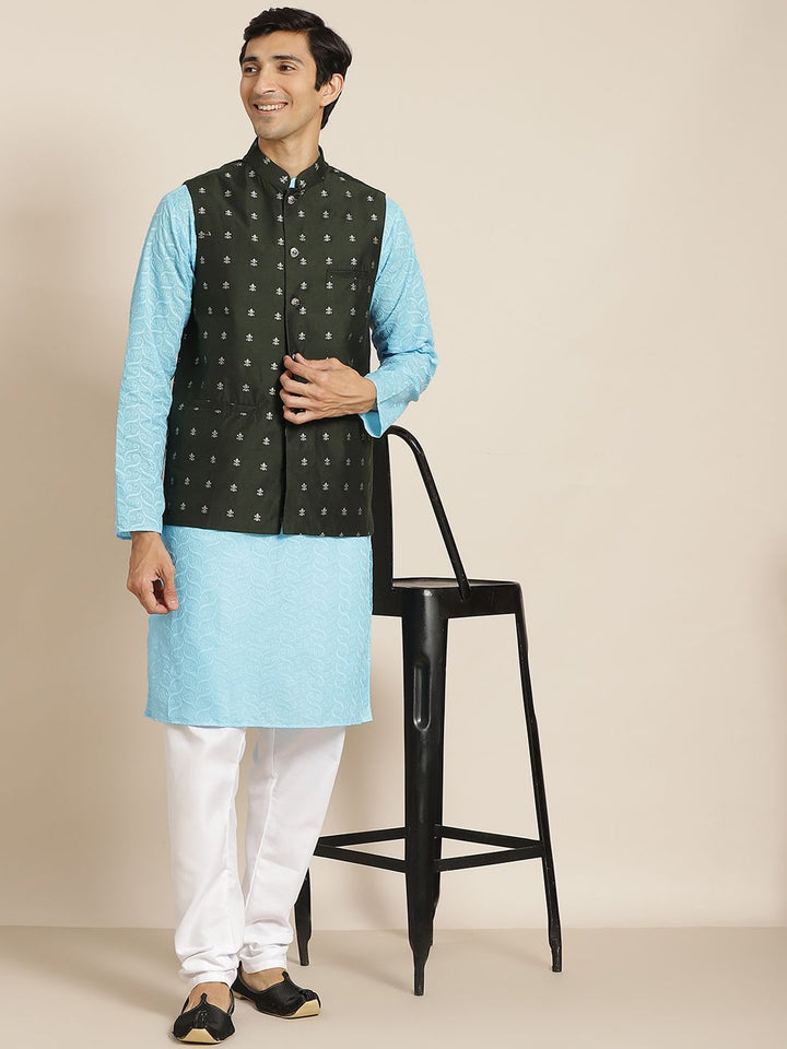 SOJANYA Kurta Kapas Tulen Chikankari Biru Lelaki dengan Jaket Churidar & Nehru