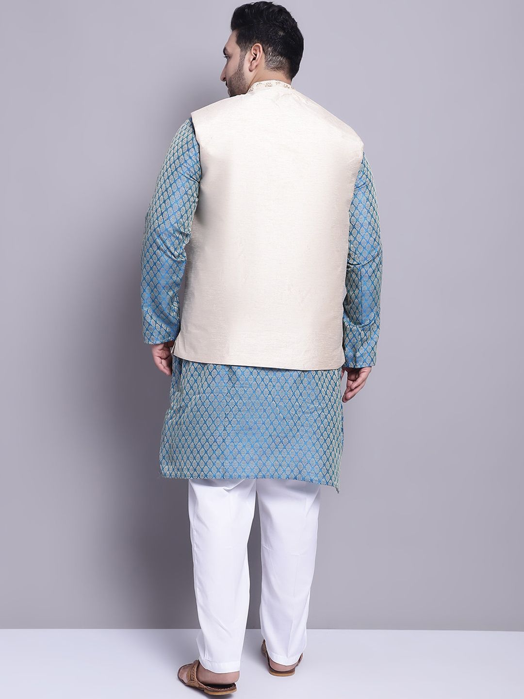 SOJANYA PLUS Plus Size Woven Design Kurta with Pyjamas & Nehru Jacket