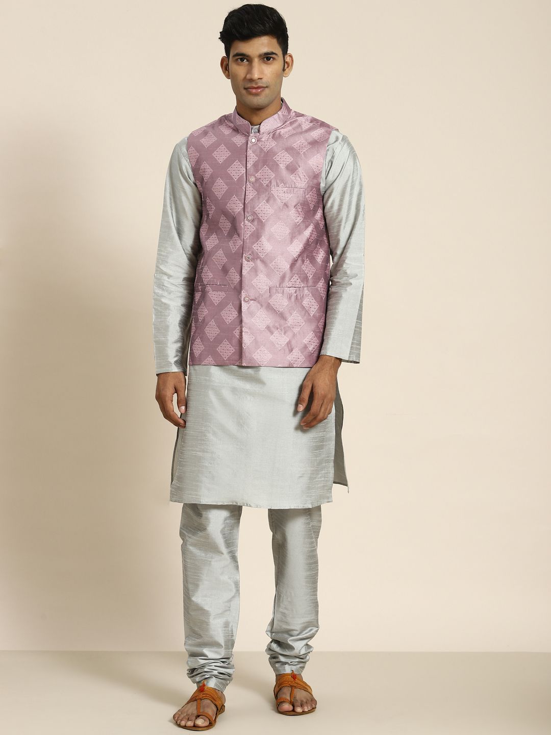 SOJANYA Men Grey Kurta with Churidar