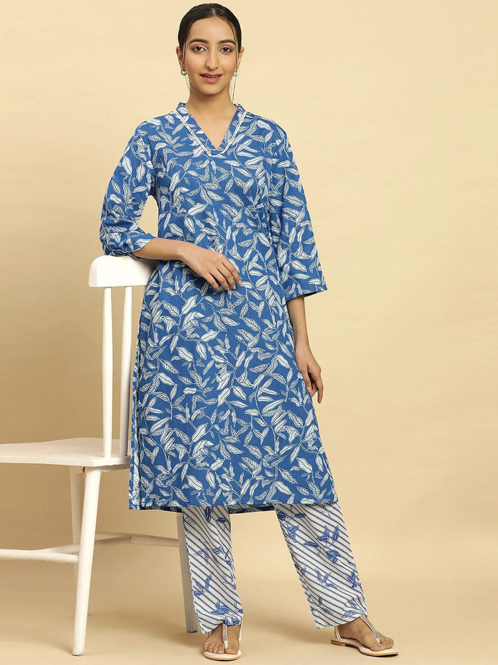 W Blue & Whit Floral Printed Thread Work Pure Cotton Straight Kurta With Trousers