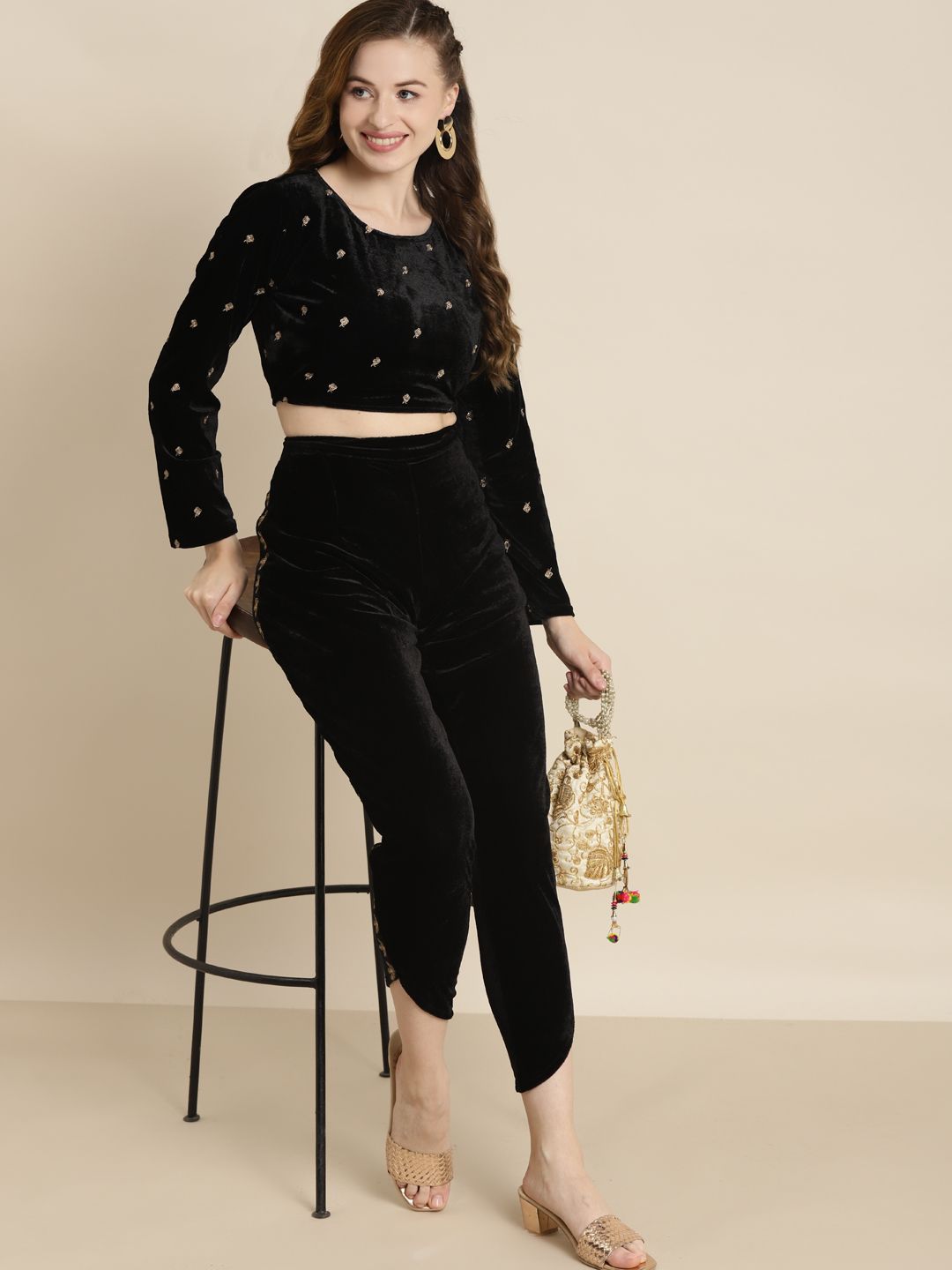 Shae by SASSAFRAS Black & Gold-Toned Embroidered Velvet Regular Crop Top