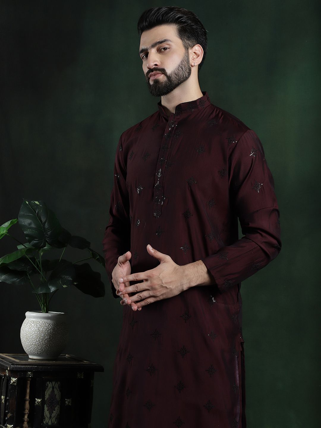 SOJANYA Ethnic Motifs Embroidered Mandarin Collar Sequinned Straight Kurta