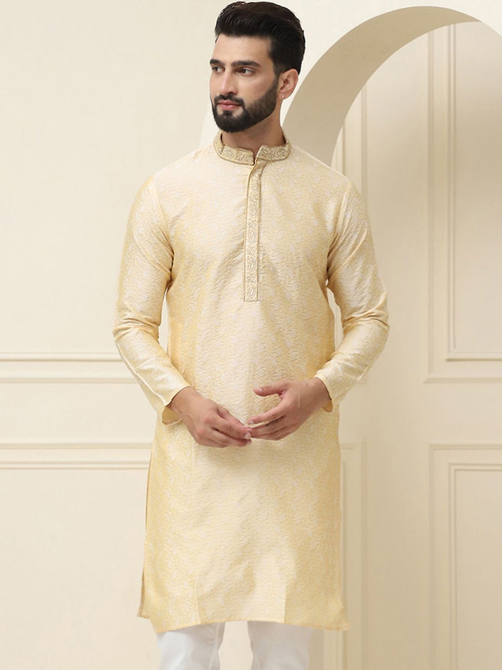 SOJANYA Kurta Lurus Tenunan Berwarna Emas Lelaki