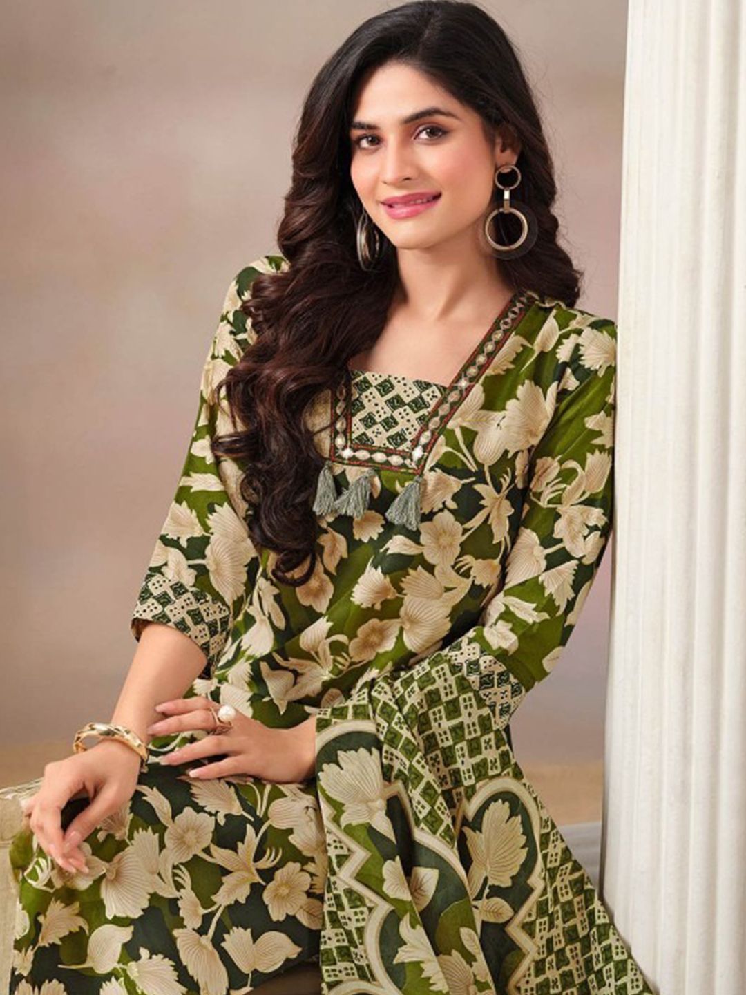 Varanga Women Floral Printed Regular Kurta with Trousers & With Dupatta