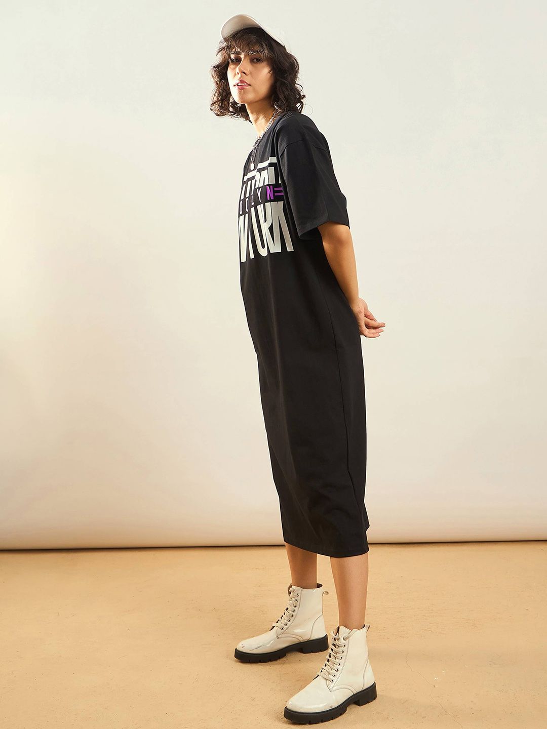 Sassafras tipografi hitam dicetak gaun t-shirt besar