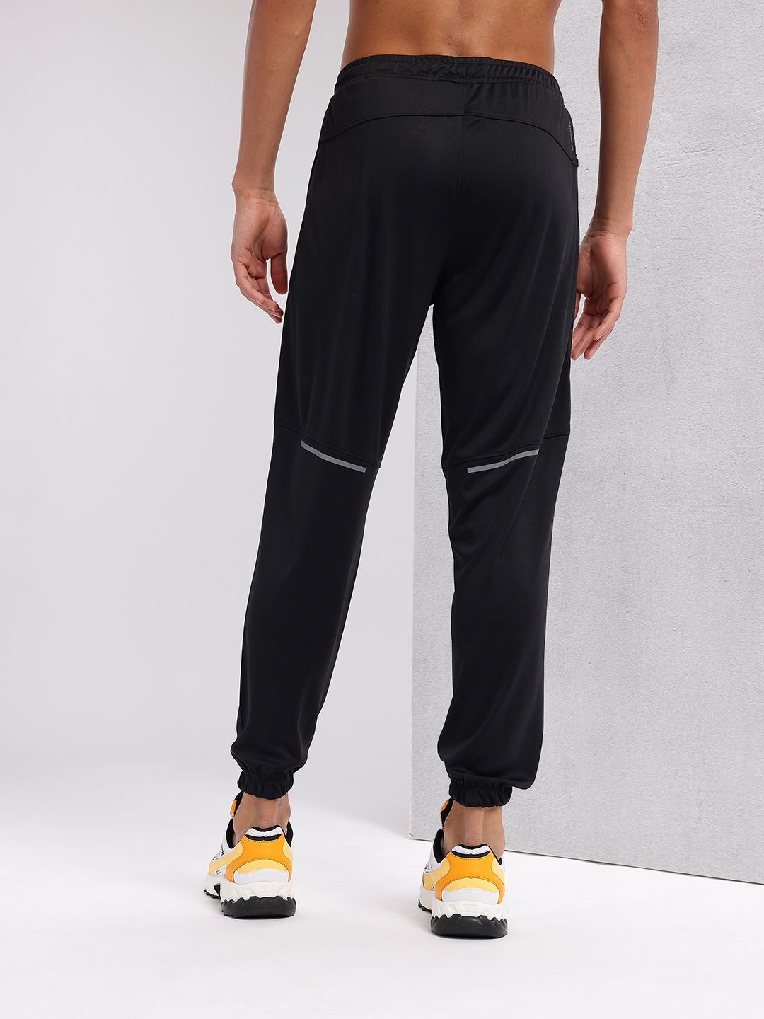 HRX by Hrithik Roshan Men Typography Print Detail Mid-Rise Rapid-Dry Training Joggers