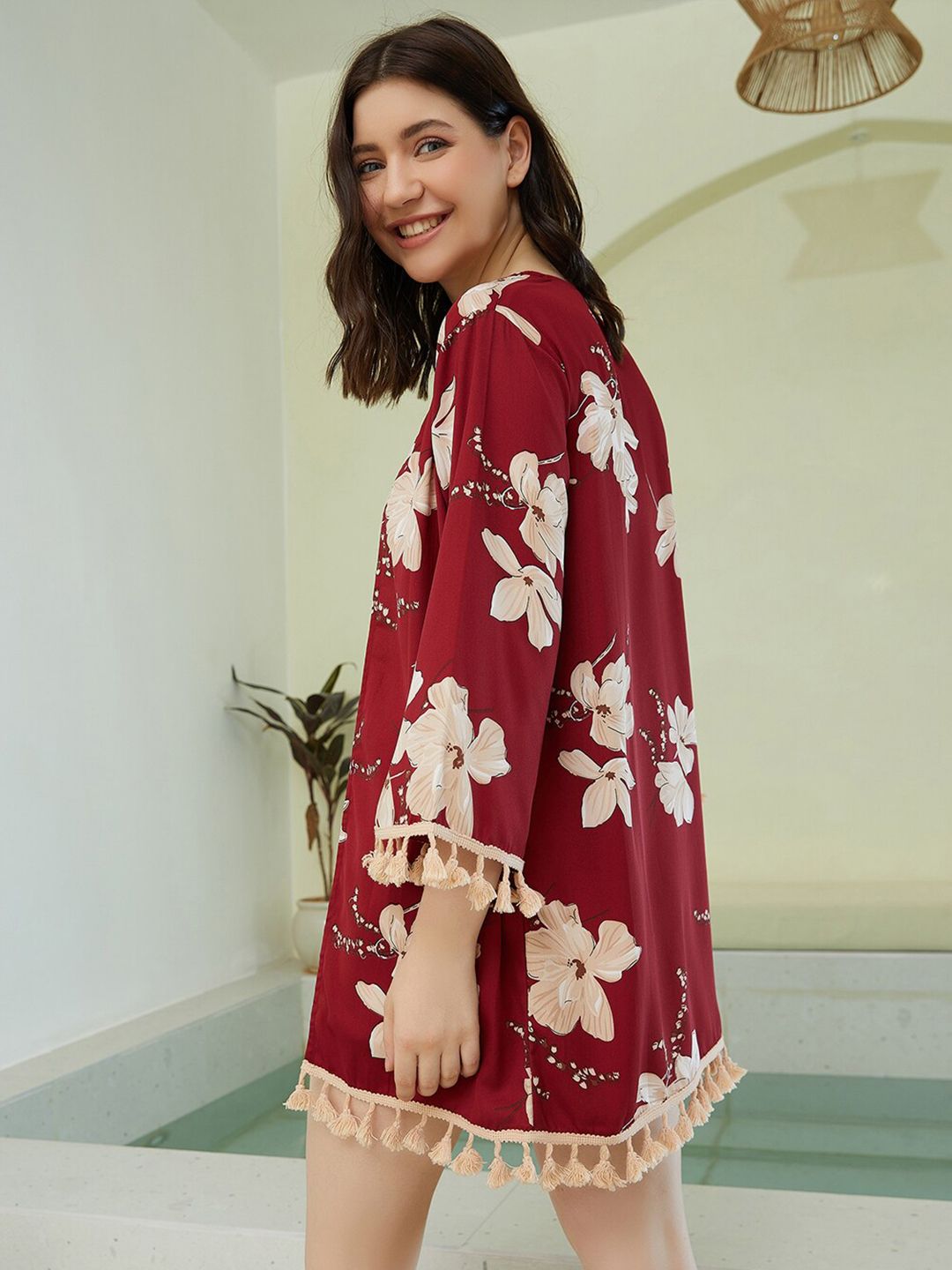 Berrylush Women Printed Tasselled Longline Shrug