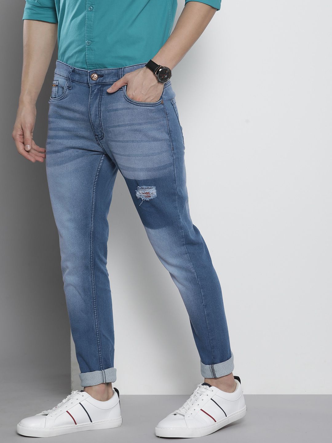 The Indian Garage Co Men Blue Slim Fit Mildly Distressed Light Fade Stretchable Jeans
